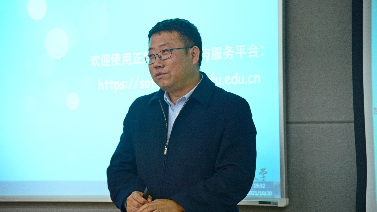 郭东伟老师做报告 郭东伟老师做报告